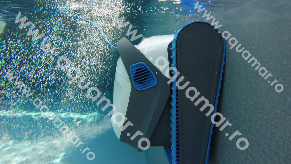 Dolphin S200- Robot pentru piscine rezidențiale
