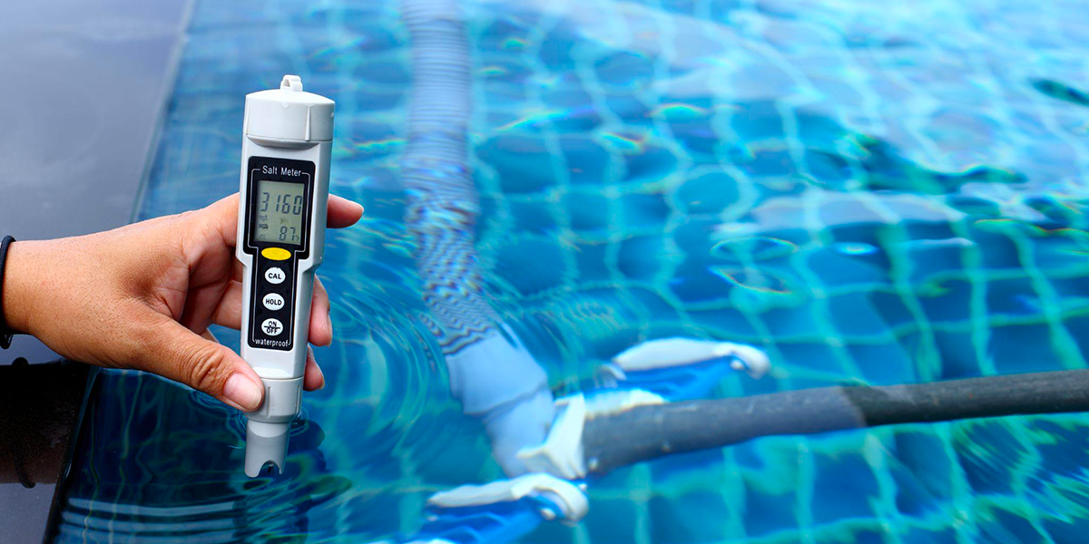Cât clor se pune în piscină și alternativele moderne pentru dezinfectarea apei