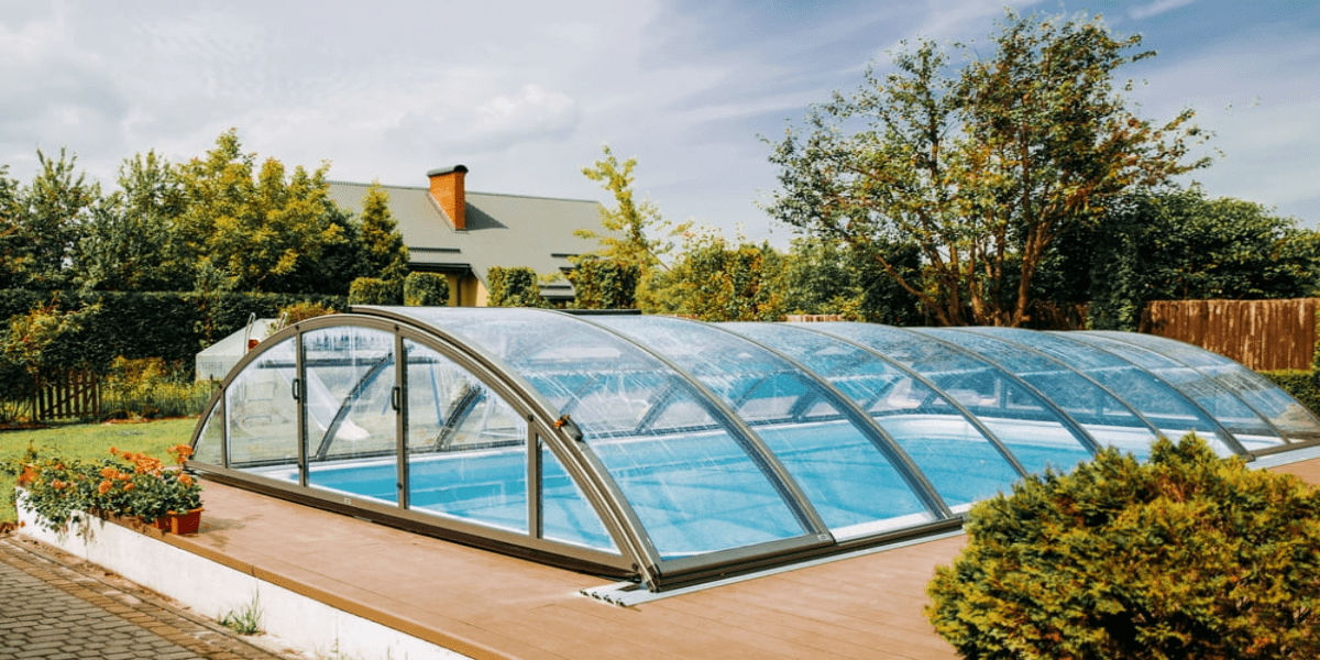 Soluții pentru acoperirea piscinei în funcție de buget și preferințe